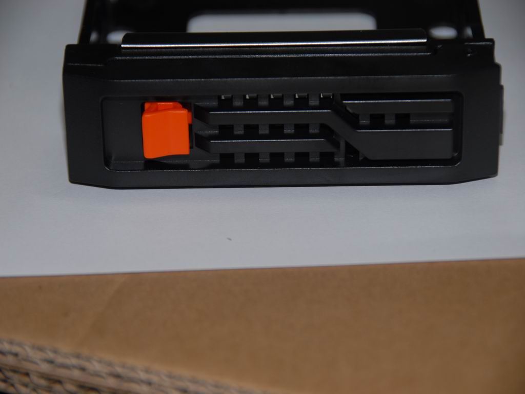 Lenovo Husum BRKT CARRIER HT-361A(R) HDD Bracket Board 31038761