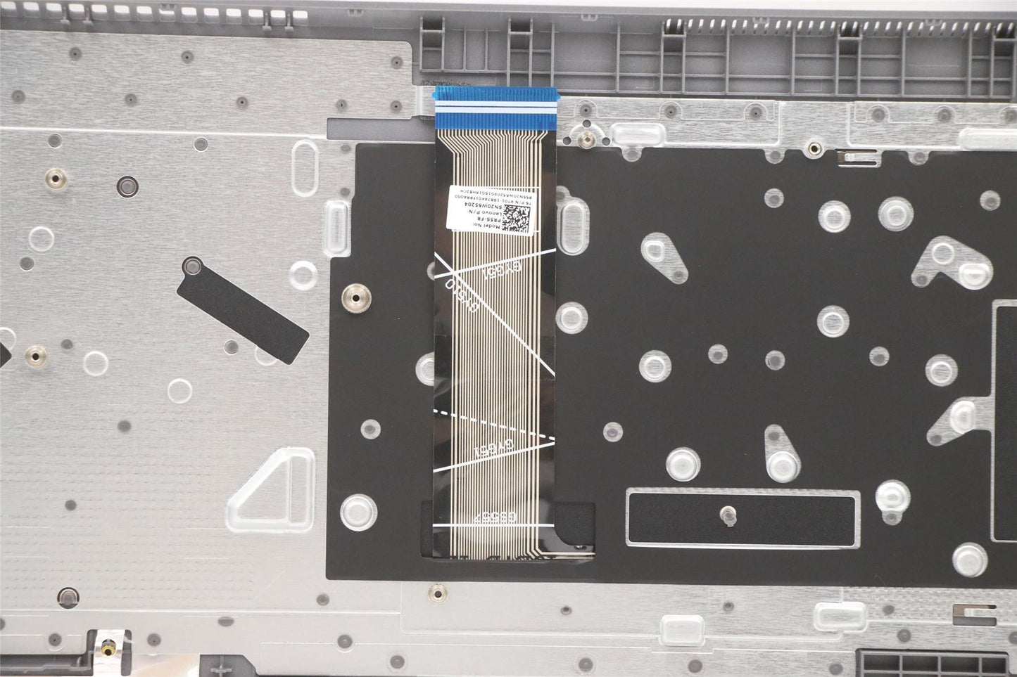 Lenovo Upper Case ASM_FRA L82H9 FP A/GDIS 5CB1B96611