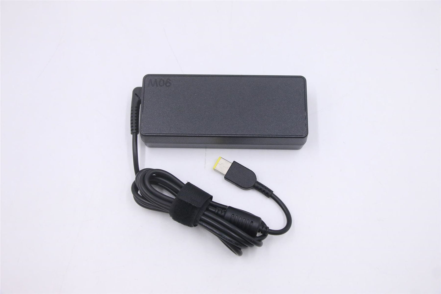 Lenovo AC_ADAPTER,90W,100-240Vac,3P 00PC758