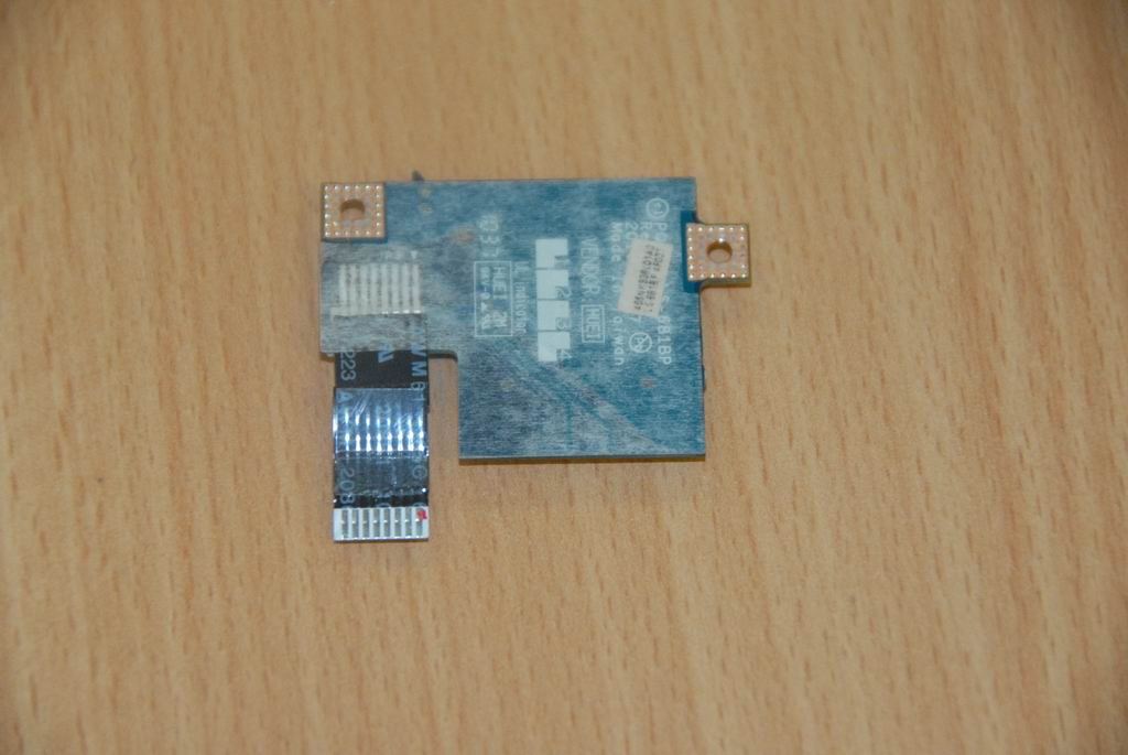 Lenovo PQXU1 CARD BOARD W/CABLE SIM Cable 31047863