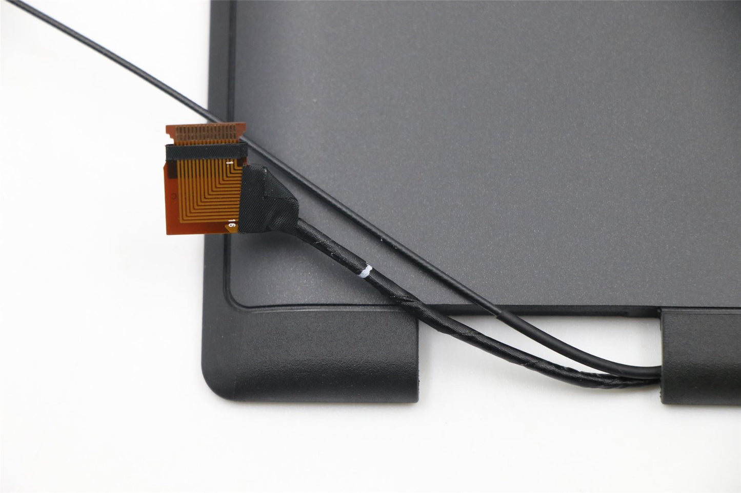 Lenovo COVER A cover,TS,CHR,w/antenna/cable 01AV974