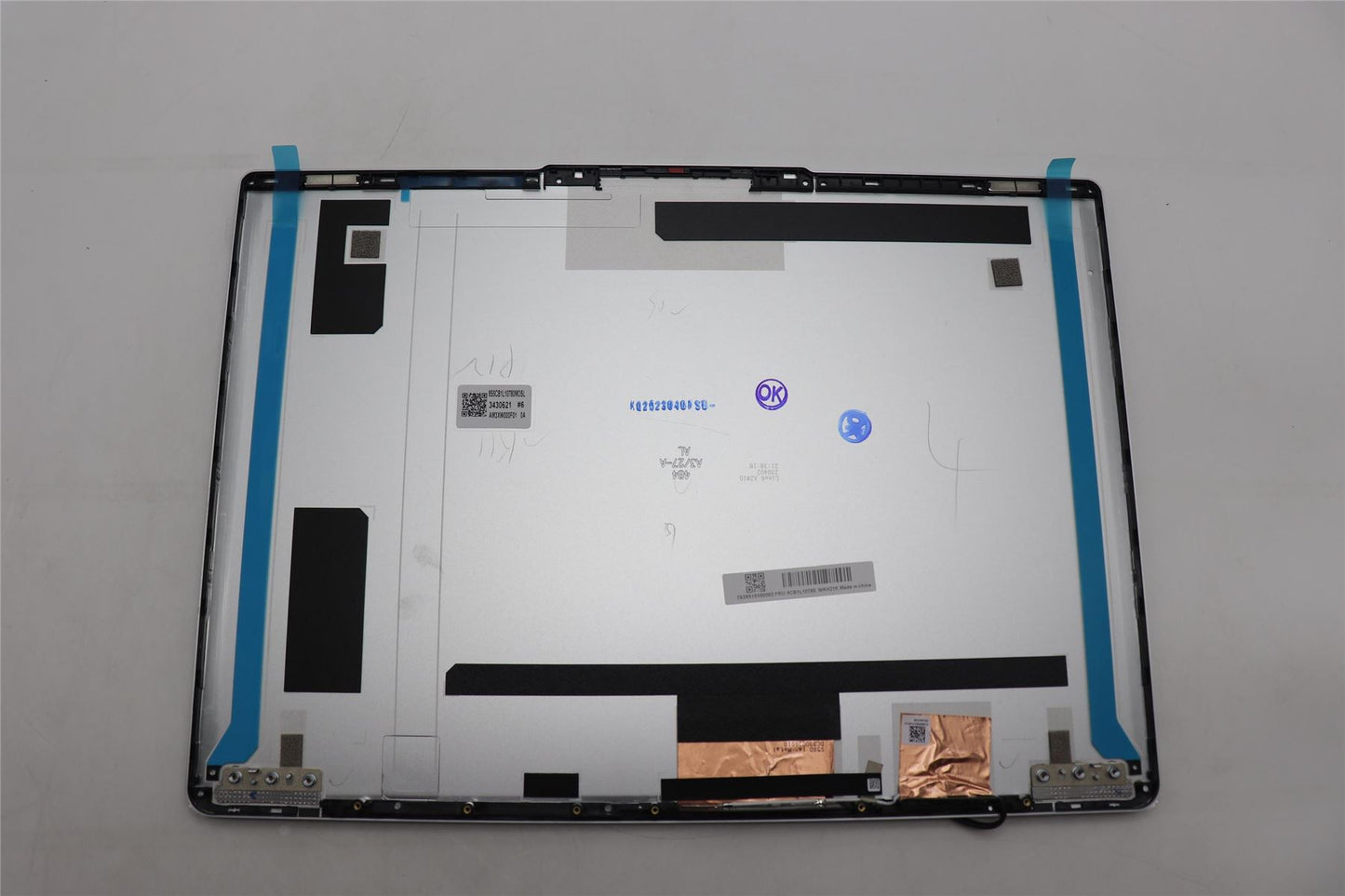 Lenovo LCD Cover W/Ant C82XD T30FHD AL CG 5CB1L10780