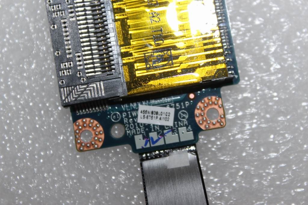 Lenovo PIWG1 READER-14 455NI838L01 Card Reader Board 31048213