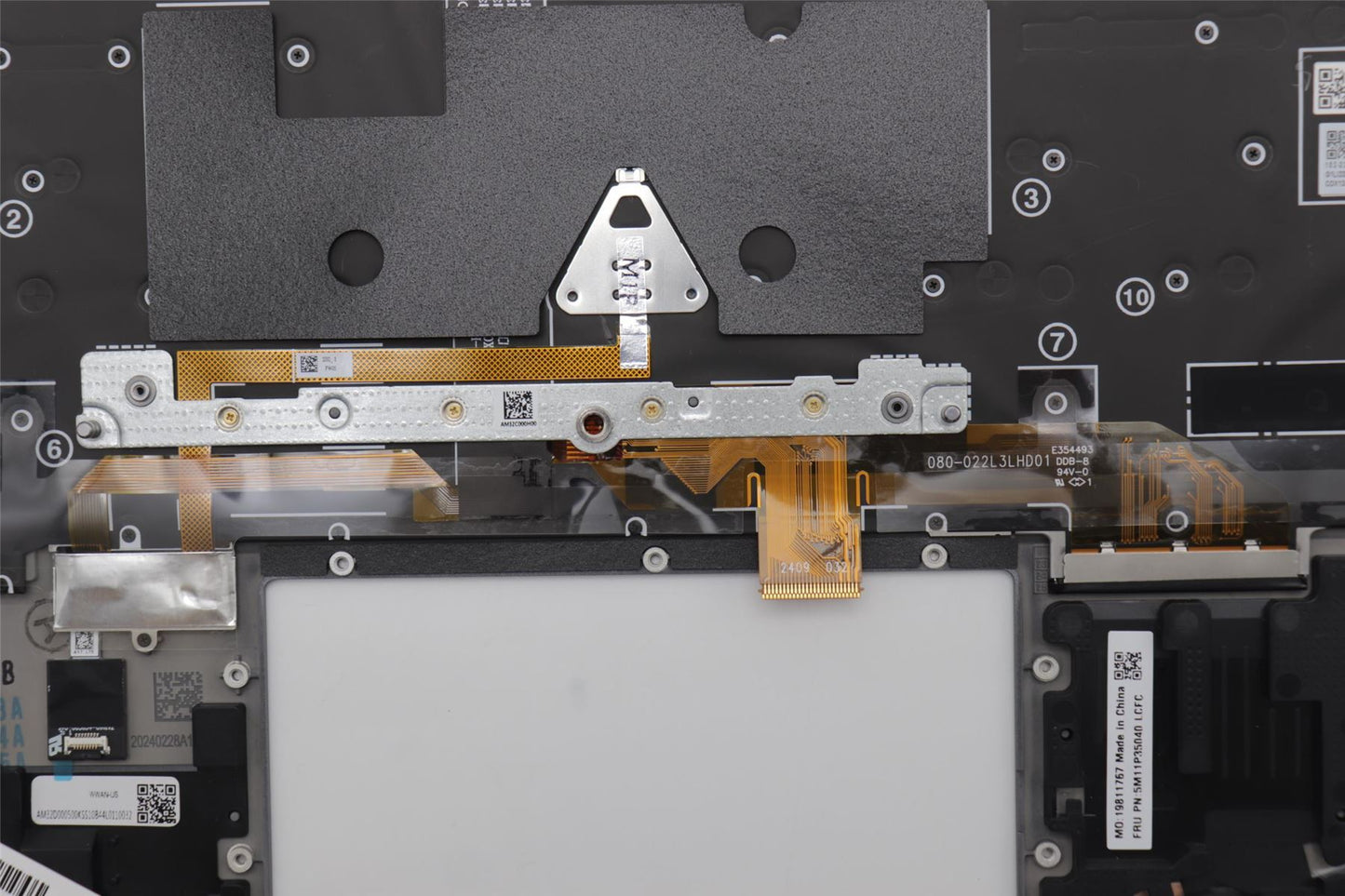 Lenovo MECH_ASM GRP_KBD_BZL_ENG_WW_LG_CHY 5M11P35040