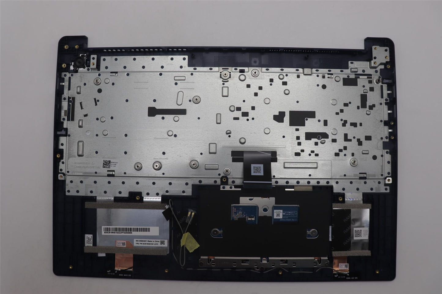Lenovo IdeaPad 3 16IAH8 Palmrest Cover Touchpad Keyboard Slovenian 5CB1M46162