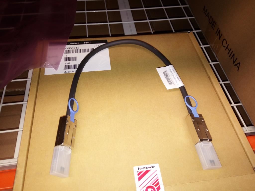 Lenovo Mini SAS (0.5M) Cable 00FC212