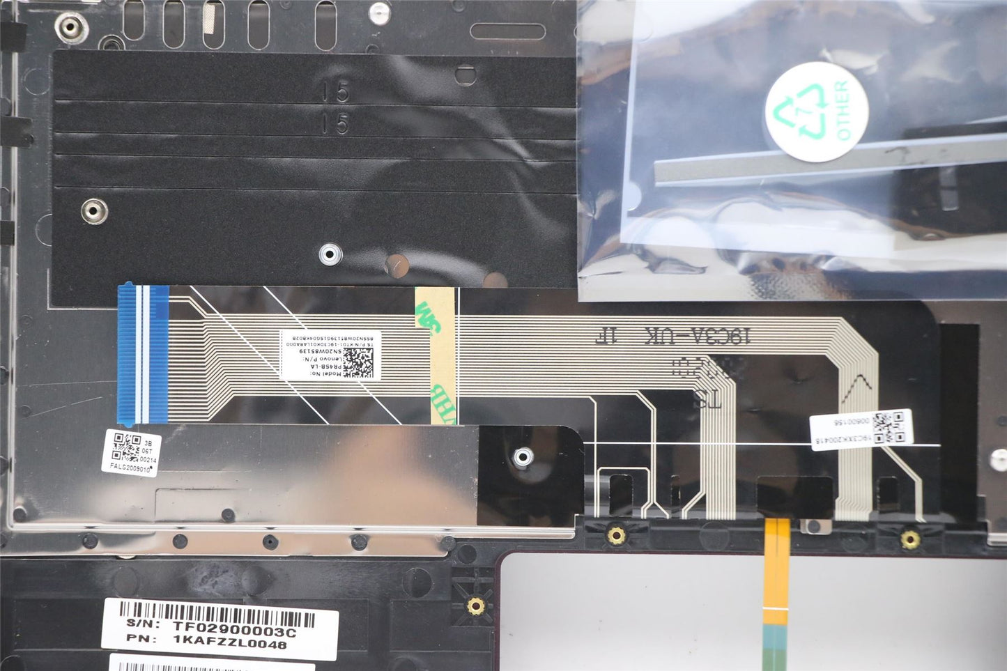 Lenovo Upper Case ASM_LA Q82A2 OC 5CB0Z32185