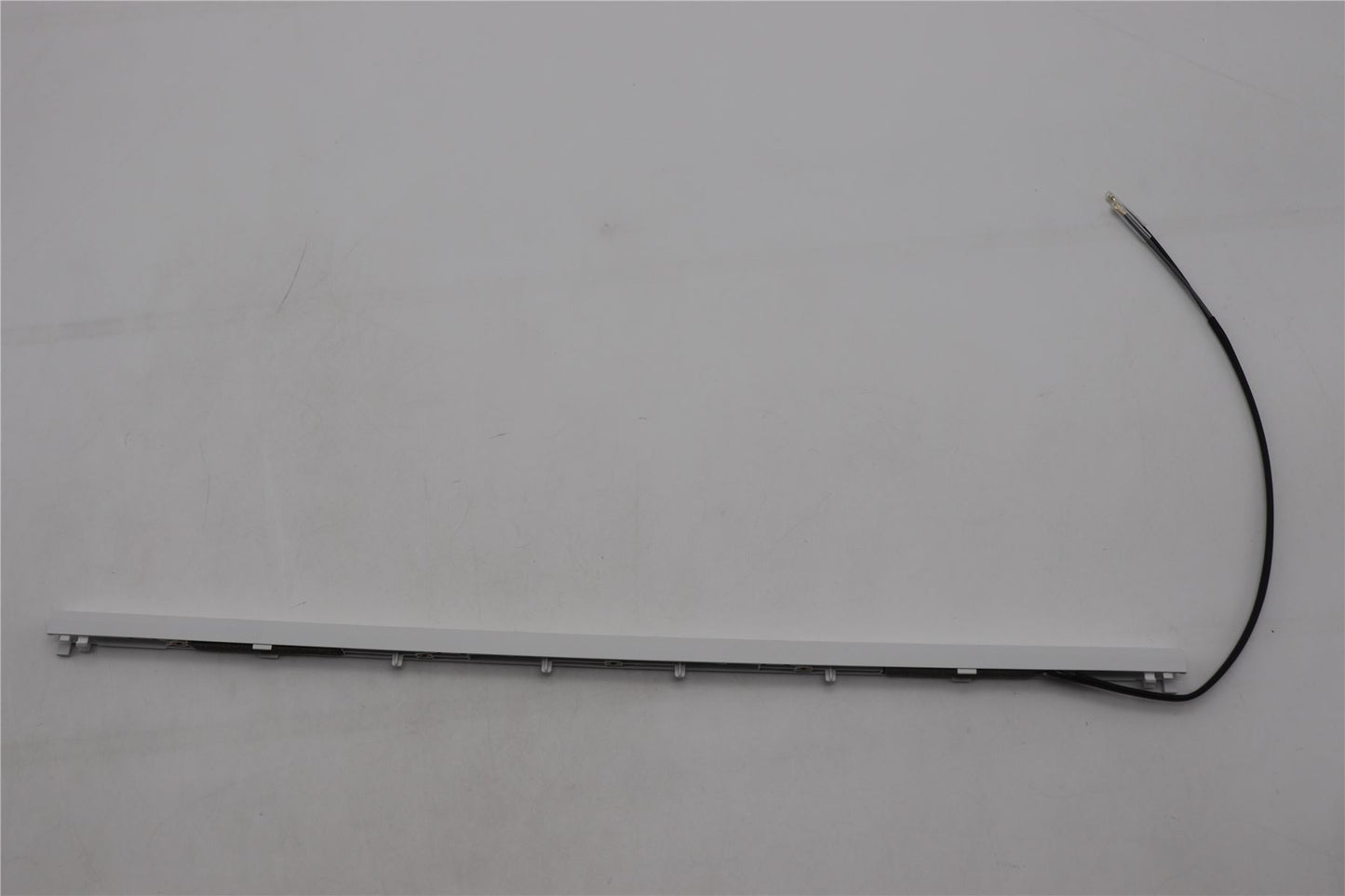 Lenovo Hinge Cover w/Antenna C 82Y3 White 5CB1L83634