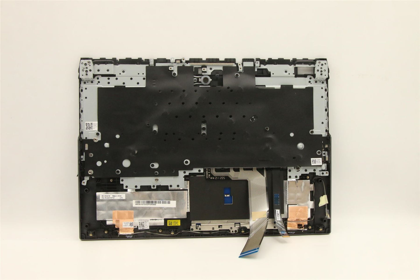 Lenovo 5 16IAH7H Palmrest Cover Touchpad Keyboard Czech Slovakian 5CB1F37737