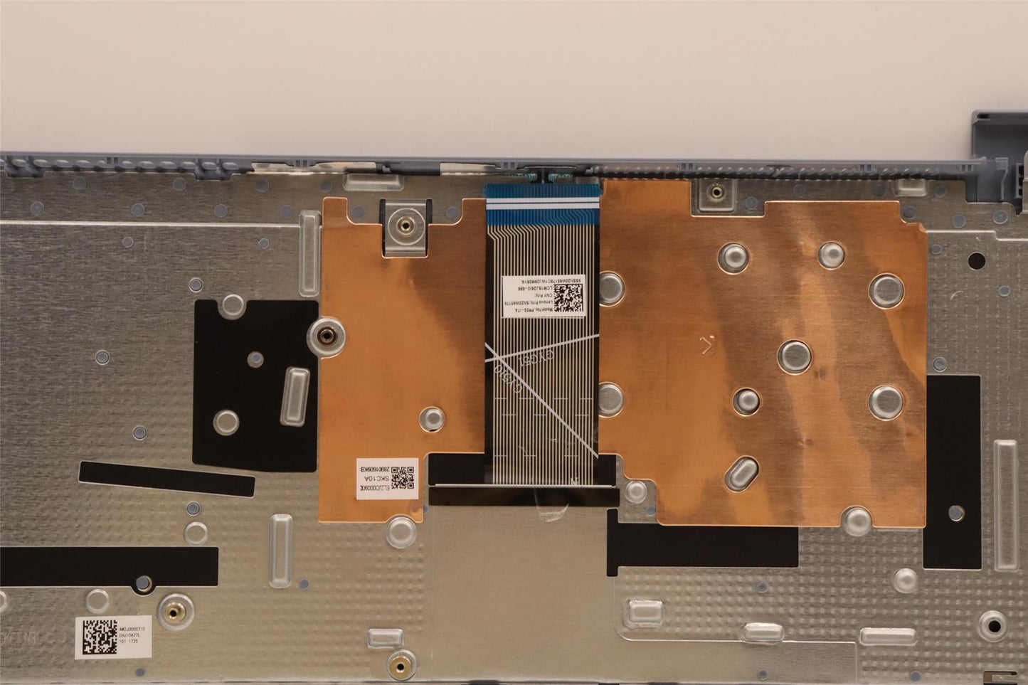 Lenovo Upper Case ASM_ITA L82RK NFP MB N 5CB1H78361
