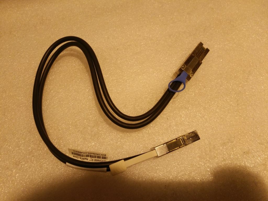 Lenovo Mini SAS (0.5M) Cable 00FC188