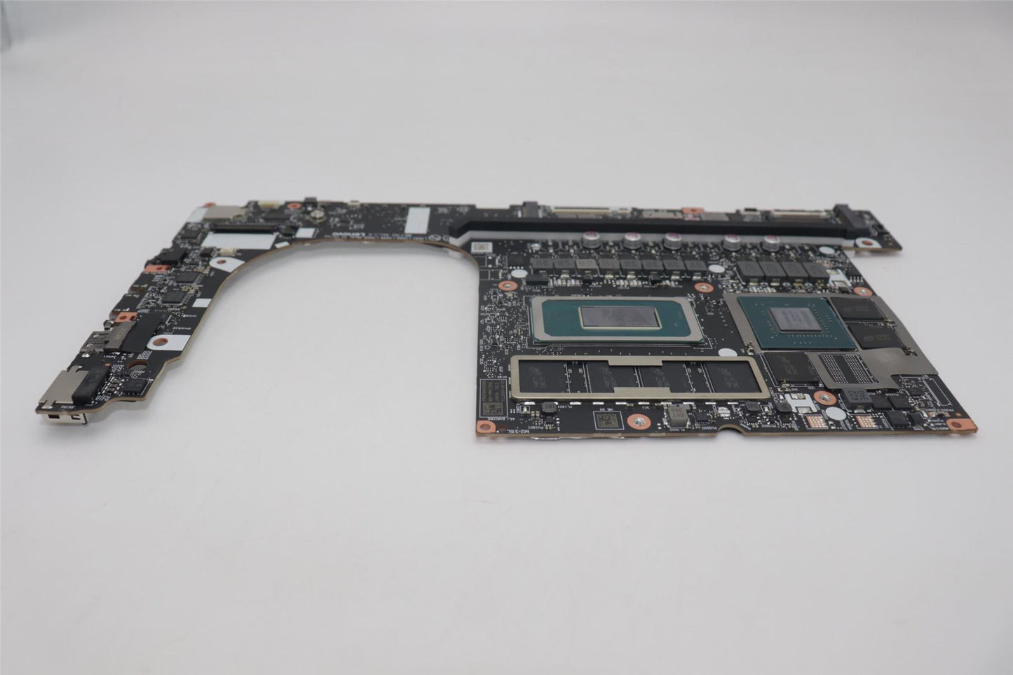 Lenovo L83DNULT9_185H_4050_32G_WINRMEI 5B21M49506