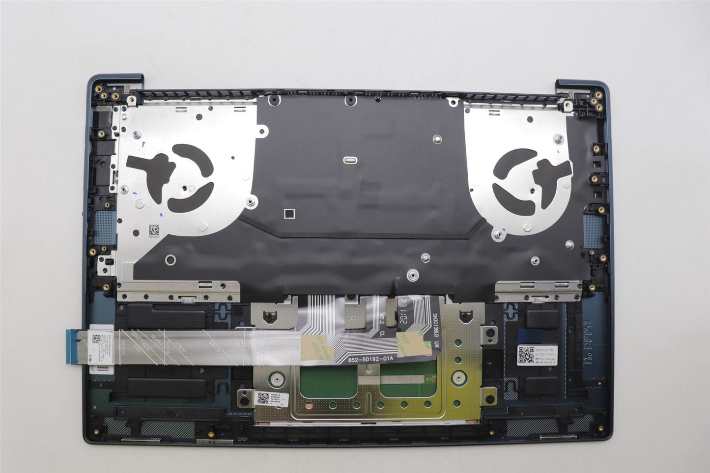 Lenovo Upper Case ASM GER H 83E3 TT PST 5CB1N84770