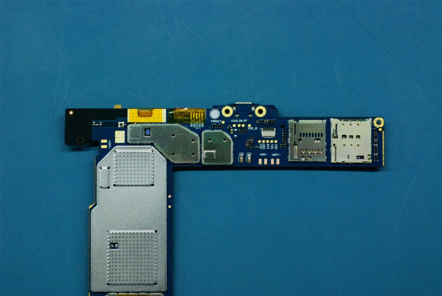 Lenovo TB3-X70L MB_32G&*HQ31602328000 CS 5B28C05676