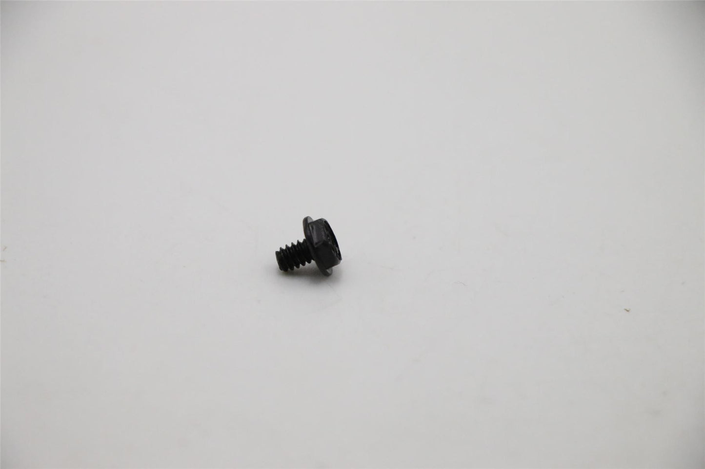 Lenovo 01MN133 SCREW MA HEX #6-32 5MM BLACK