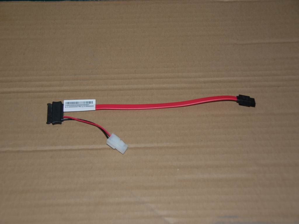 Lenovo ECS 220mm SATA光盘线_Martin(R) SATA Cable 31039403