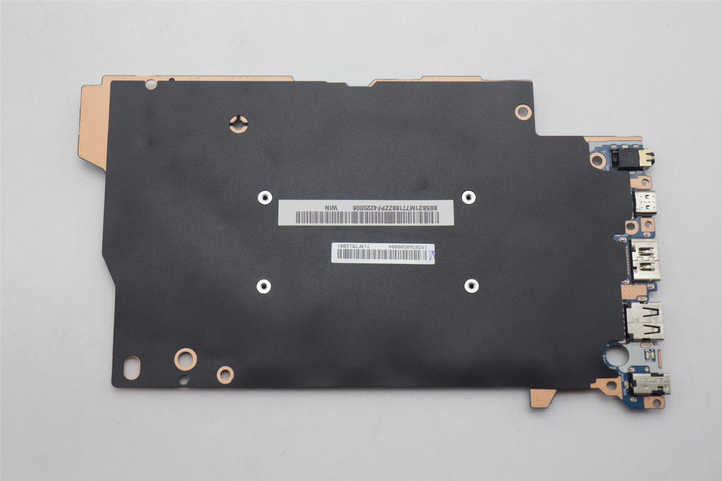 Lenovo L83E5CORE5_120U_16G_NOUFS_WINRM 5B21M77168