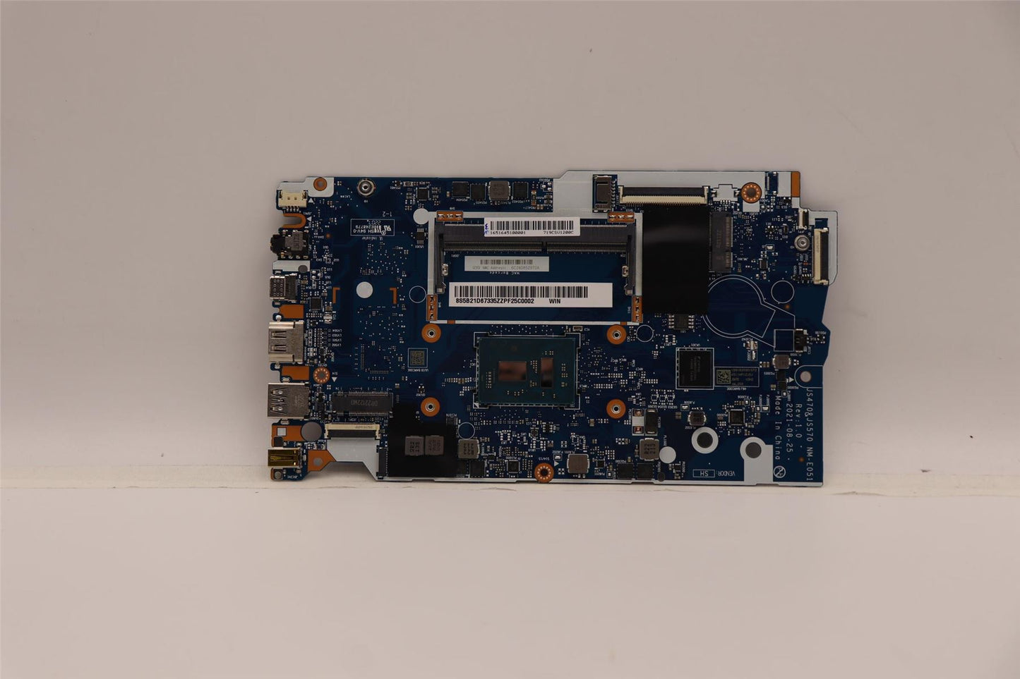 Lenovo MBL82LVWINN4500UMA4G64GEMMCRM 5B21D67335