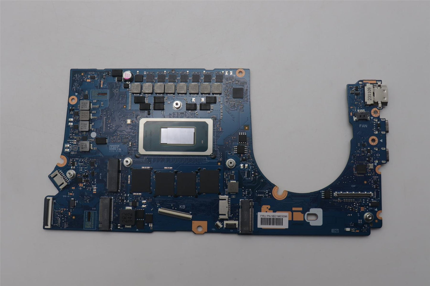 Lenovo H83E2 ULT7 155H UMA 32G L NOKRM 5B21M03096