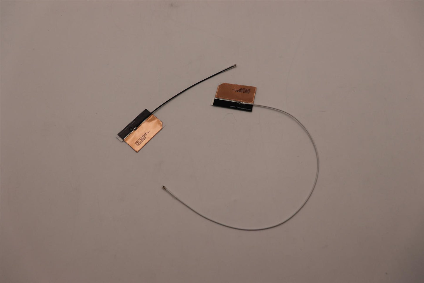 Lenovo Antenna W 82R9 MAIN+AUX 5A30S36075