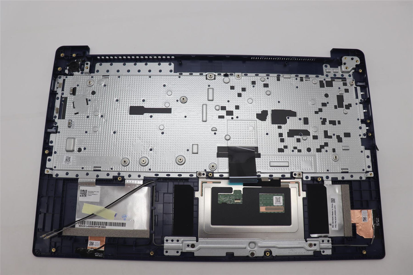 Lenovo IdeaPad 3 15IRU8 Palmrest Cover Touchpad Keyboard US Europe 5CB1L45555