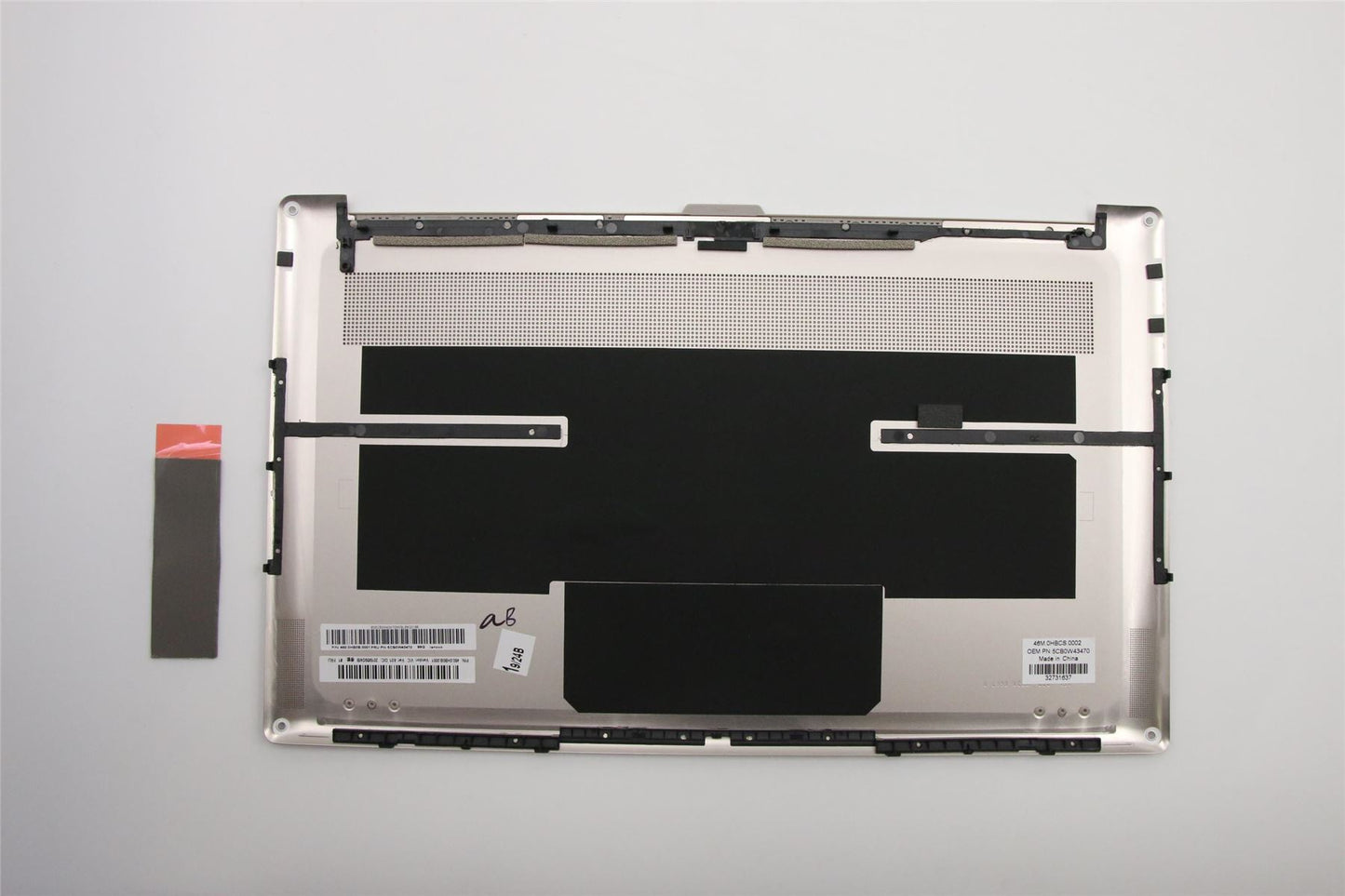 Lenovo Lower Case W 81Q8 MC w/T-PAD 5CB0W43470