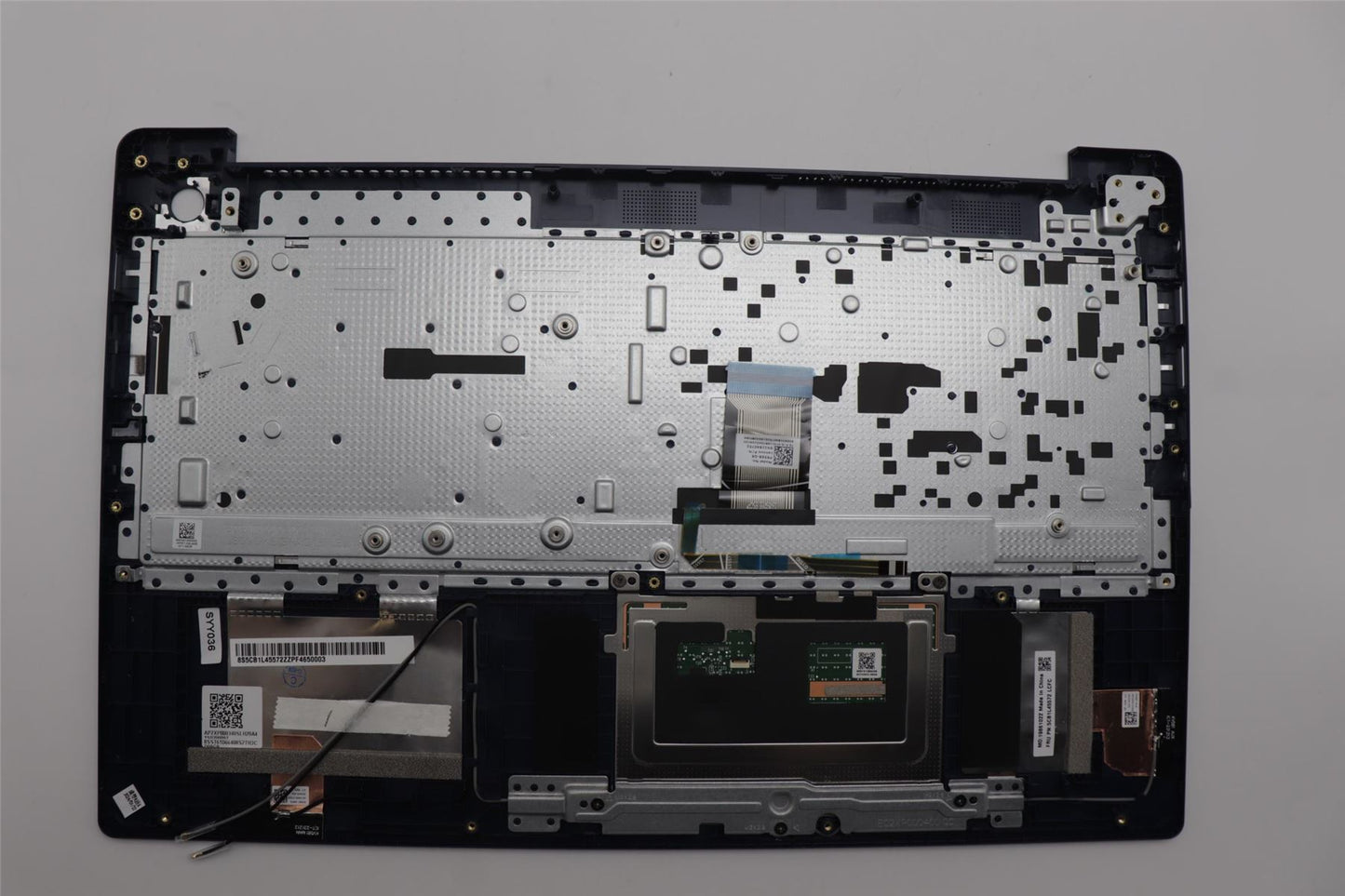 Lenovo Upper Case ASM_GER L82X7 ABFP BL 5CB1L45572