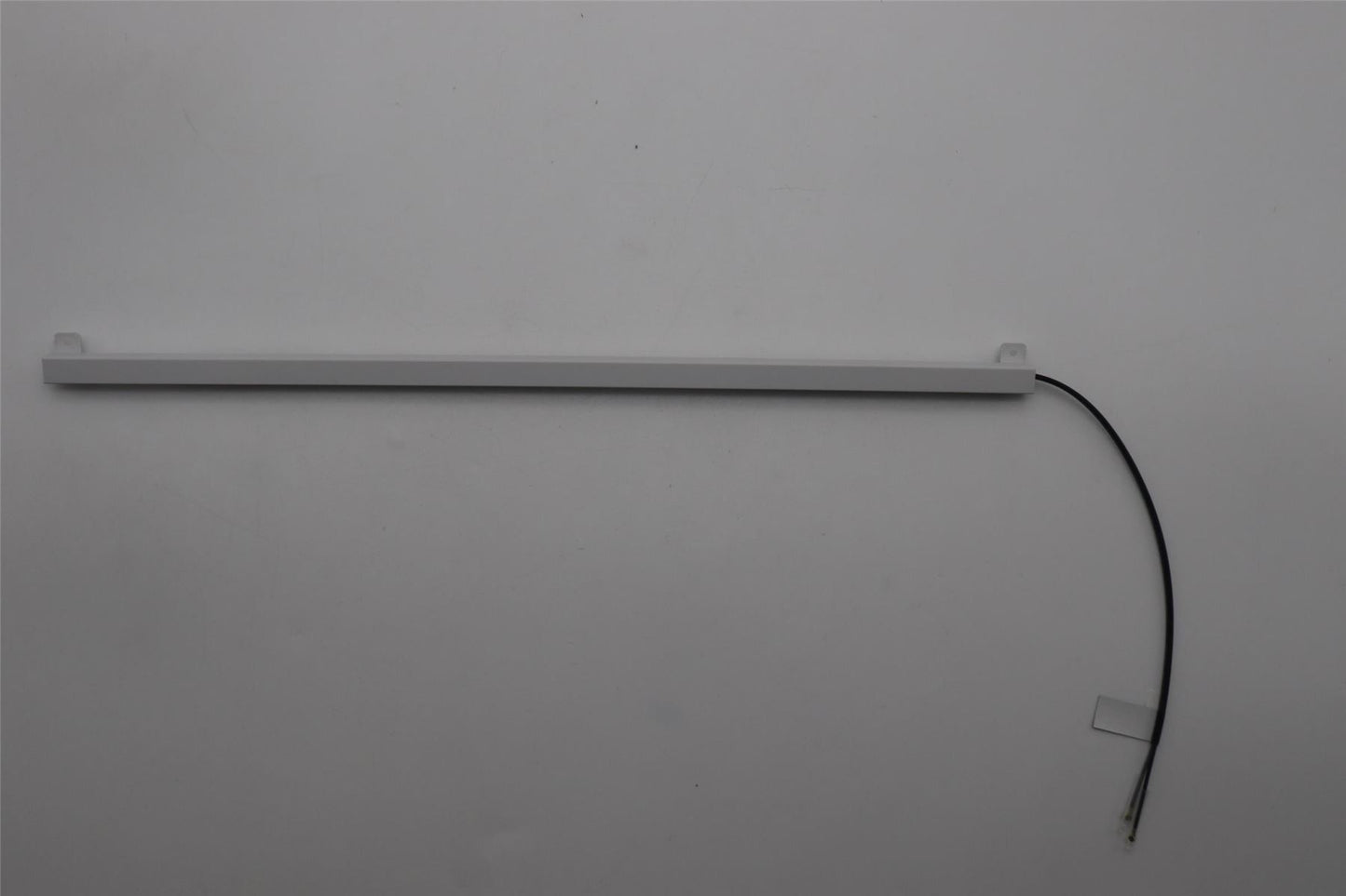 Lenovo Hinge Cover w/Antenna C 83FD White 5CB1N61423