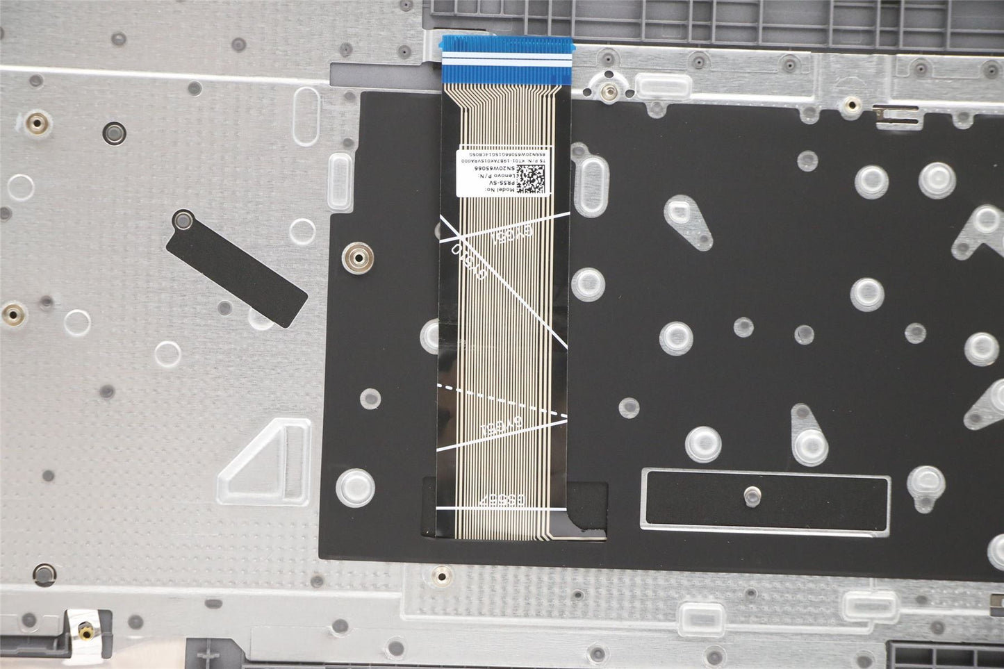 Lenovo Upper Case ASM_SLV L82H9 FP A/GDIS 5CB1B96597
