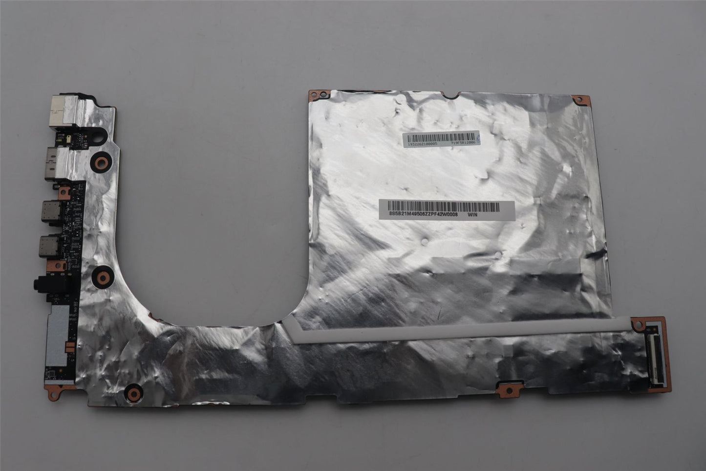 Lenovo L83DNULT9_185H_4050_32G_WINRMEI 5B21M49506