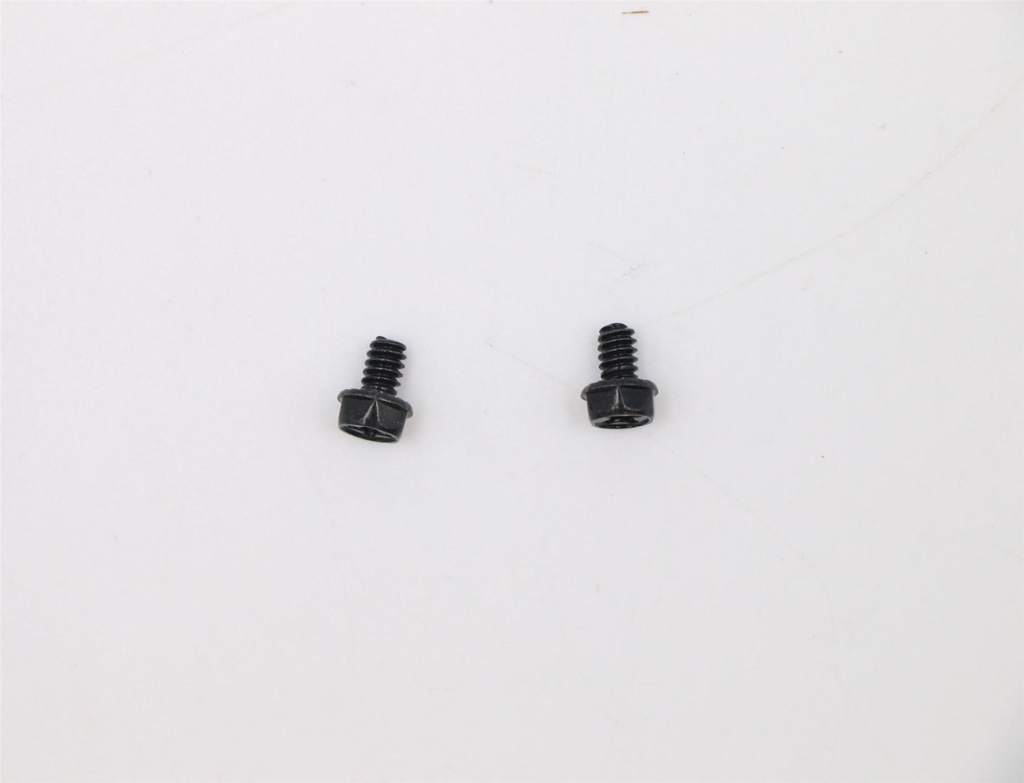 Lenovo 5S10U51627 SCREW #6-32xL8,Hexhead,Black