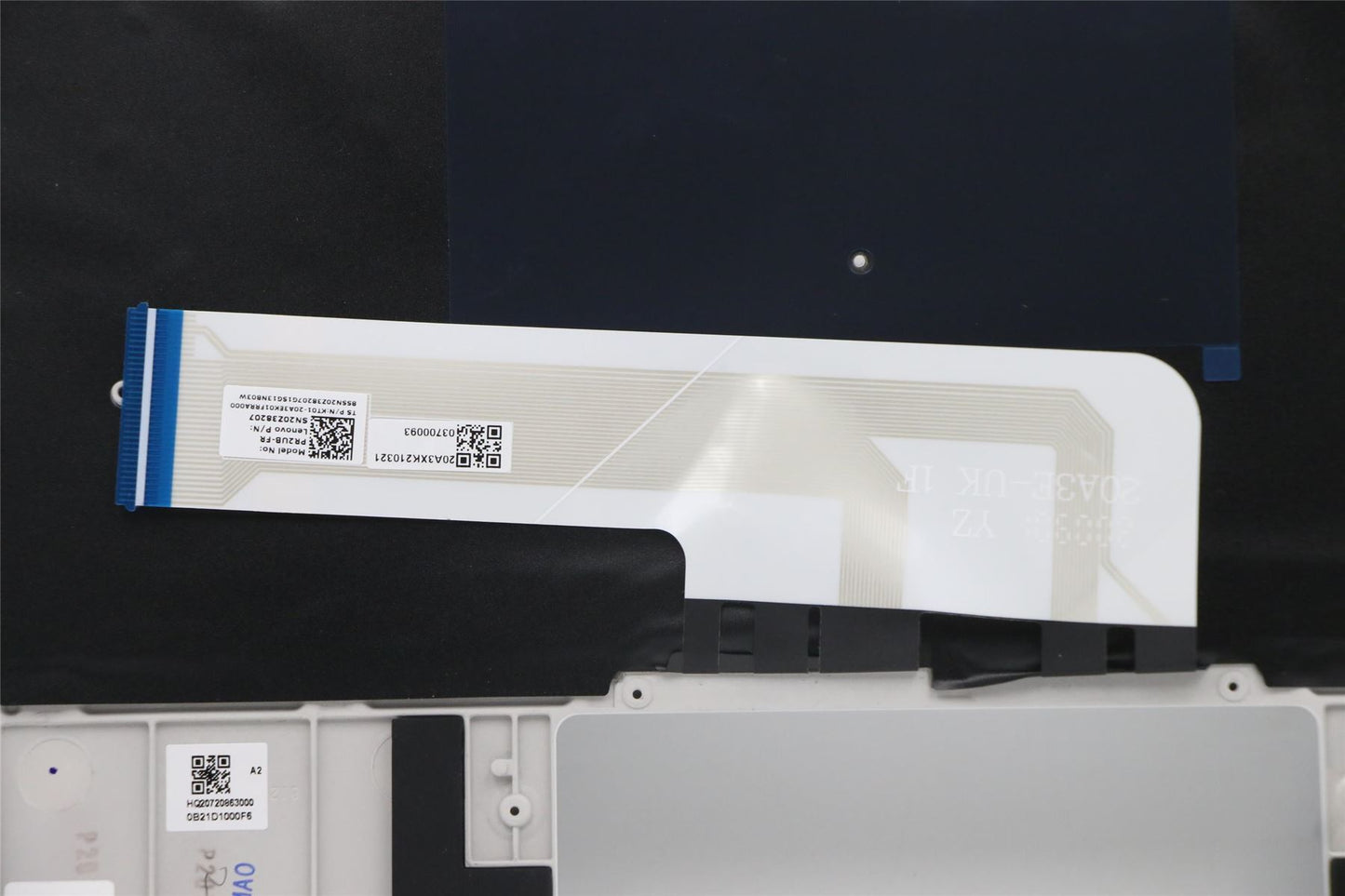 Lenovo IdeaPad 7 13ITL5 Keyboard Palmrest Top Cover French Moon White 5CB1B07994