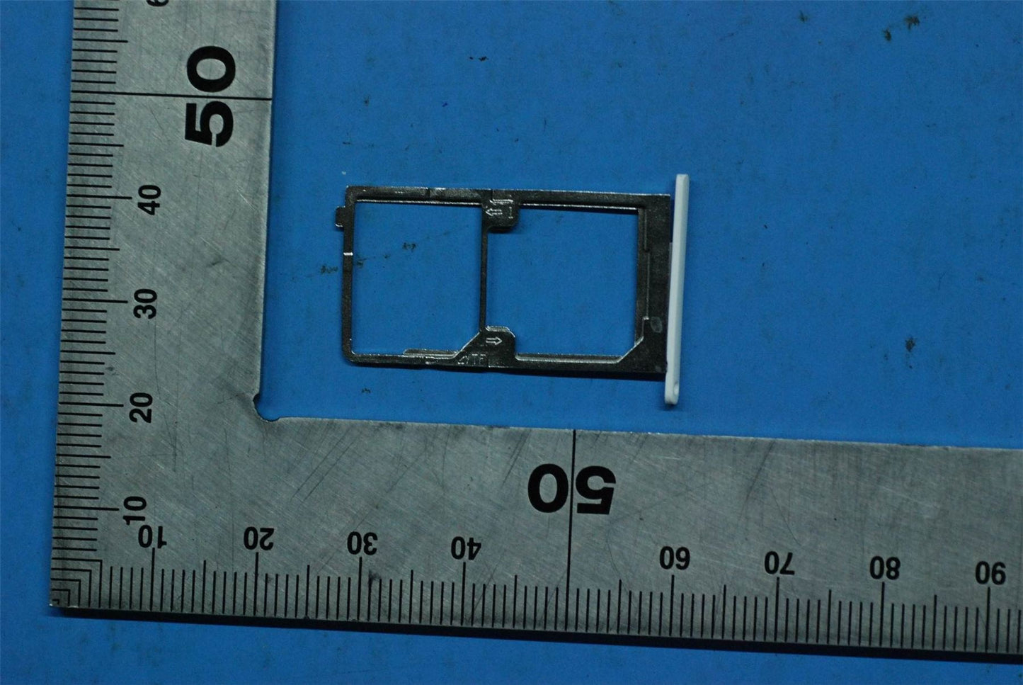 Lenovo TB-7703X SIM TRAY_WH&*11685983-00 CS 5M88C06133