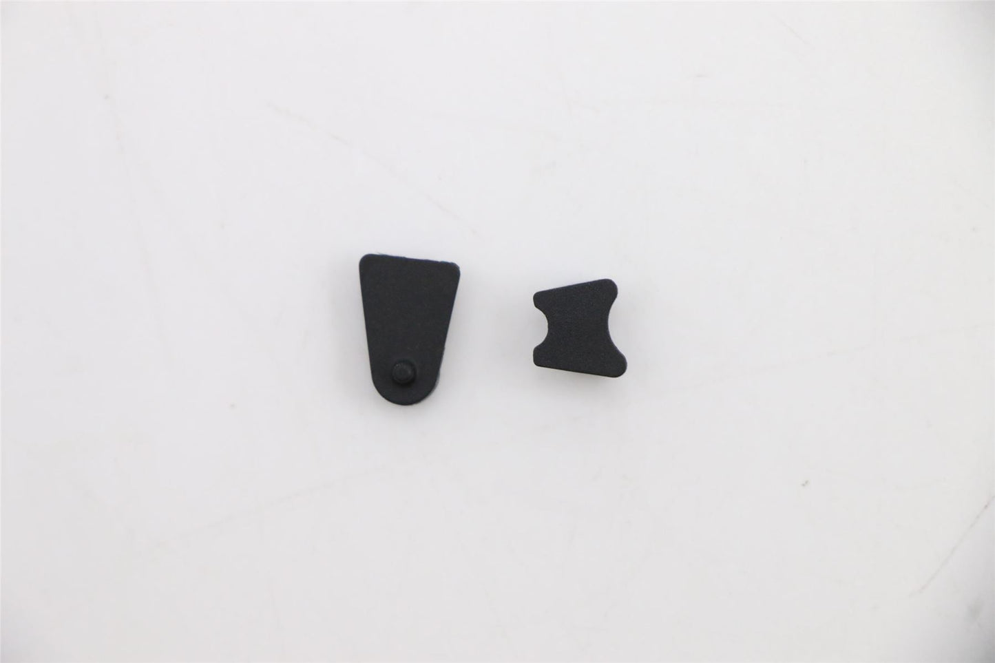 Lenovo 5R60S37116 RUBBER Rubber hinge L 82BJ
