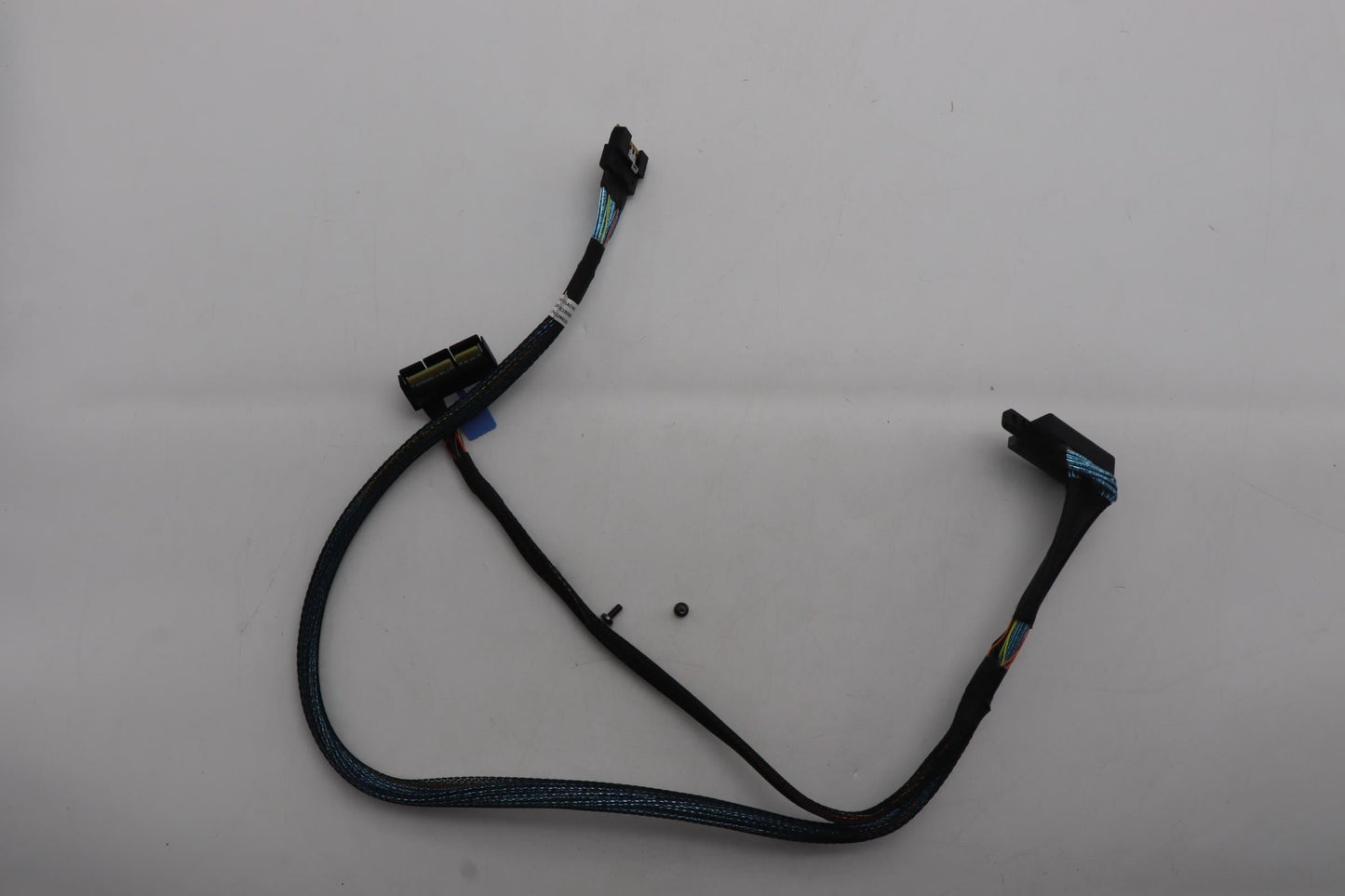 Lenovo Fru,BCM 84pin Gen4 Type2 bay1 NVMe Cable 5C10U58824